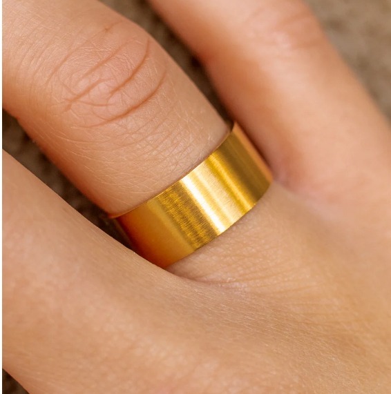 Electric Feels Ring Gold Size 6
