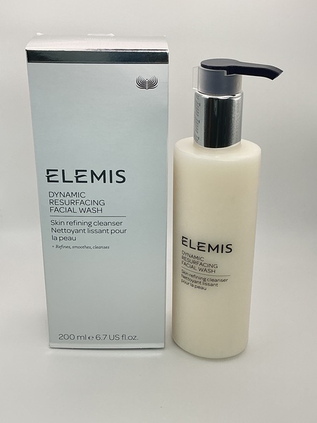 Dynamic resurfacing facial wash