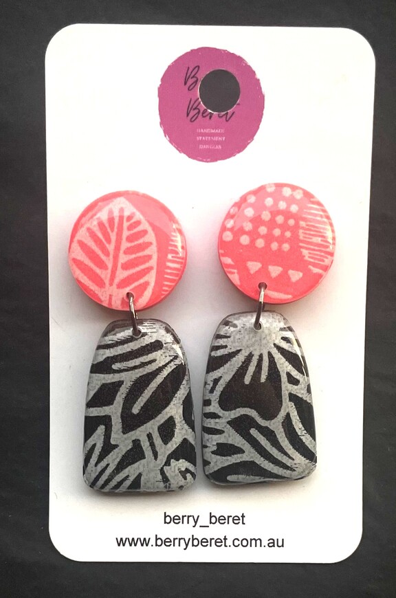 Berry Beret - Black & White Print with Pink Printed Circle Stud