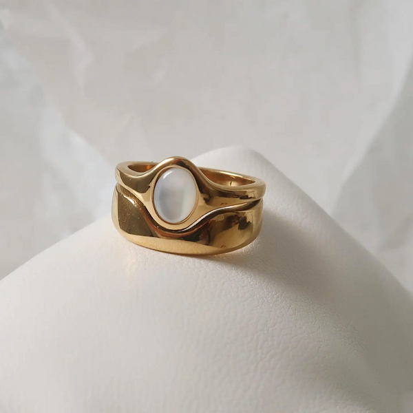 FR Alouette 18k Gold Stone Ring size 7
