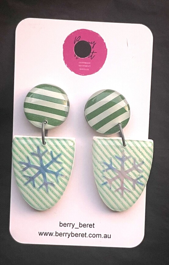Berry Beret - Green Stripe with Snowflake