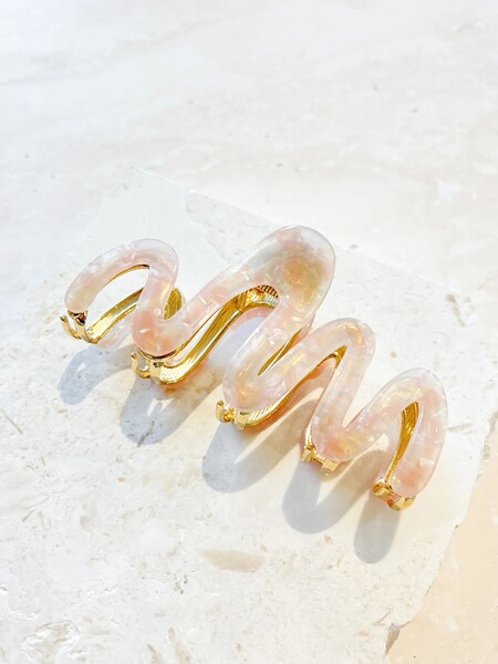 Wave Pink Metal Claw Clip