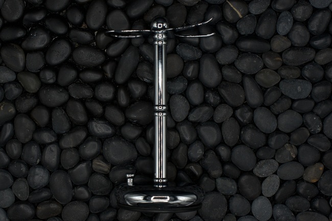 Chrome Shave brush and razor stand 