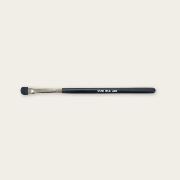 DELUXE EYESHADOW BRUSH