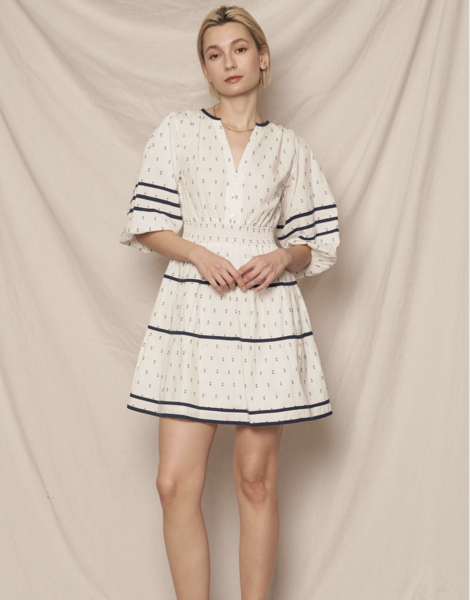 En Crème | MEDIUM 3/4 Sleeve V-Neck Tiered Mini Dress