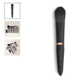 YB4 Foundation Brush